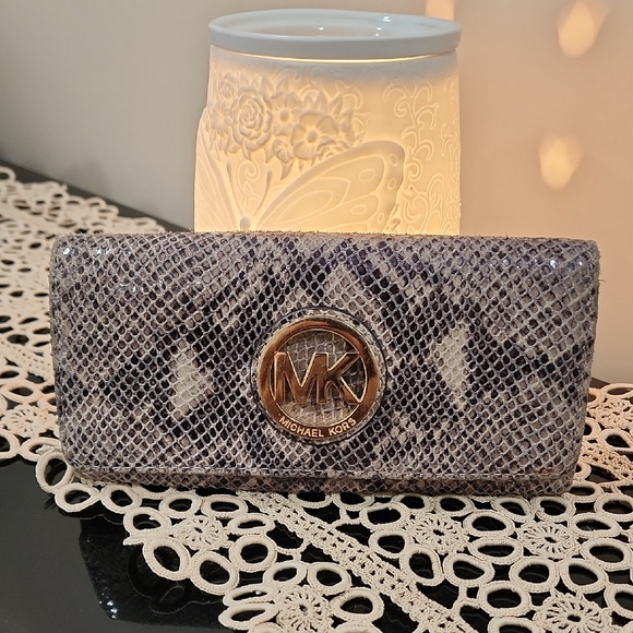 Michael Kors Snakeskin Wallet with Gold Logo - Picture 1 of 6
